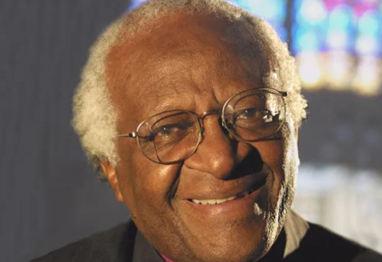 Desmond tutu .. قصة حياة ديزموند توتو عدو الفصل العنصري 